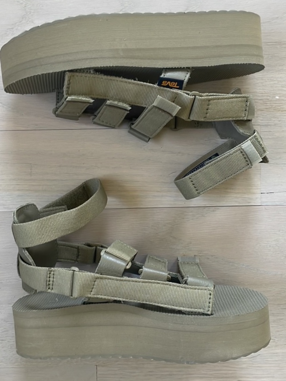NWOT Teva Mevia Platform Sandals in Army Green size 10 - Picture 3 of 6